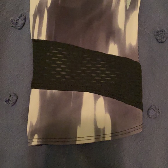 UA cropped FlyBy leggings - Picture 5 of 6